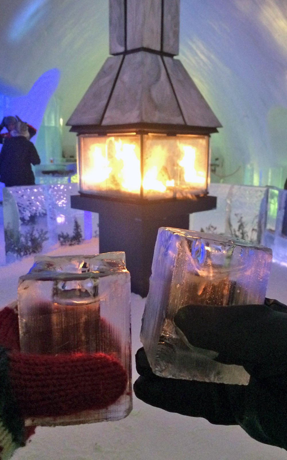 Cheers at the Hôtel de Glace :: A Night of Ice in Québec City :: I've Been Bit! A Travel Blog