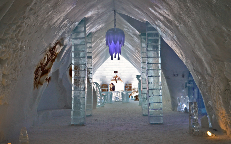 Great Hall of Hôtel de Glace :: A Night of Ice in Québec City :: I've Been Bit! A Travel Blog