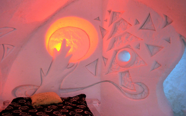 Bedroom Details in Hôtel de Glace :: A Night of Ice in Québec City :: I've Been Bit! A Travel Blog