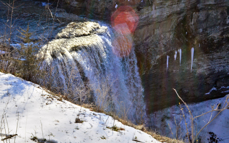 Zoom View of the Crest of Upper DeCew Falls :: I've Been Bit! A Travel Blog 