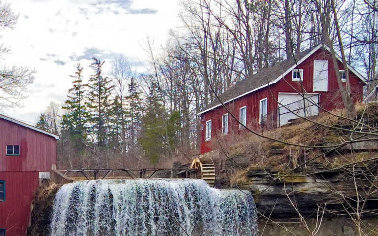 Crest of Upper DeCew Falls and the Morningstar Mill :: I've Been Bit! A Travel Blog