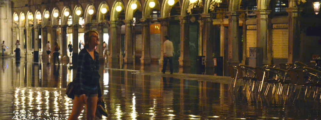 Despite the frustration, wandering in the flooded plazas was a relaxing treat.