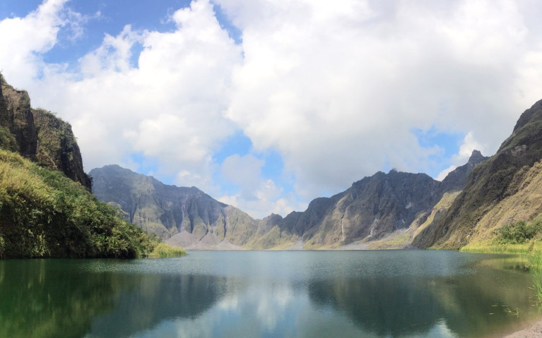 Edge of Crater - Mt Pinatubo Tour :: I've Been Bit! A Travel Blog