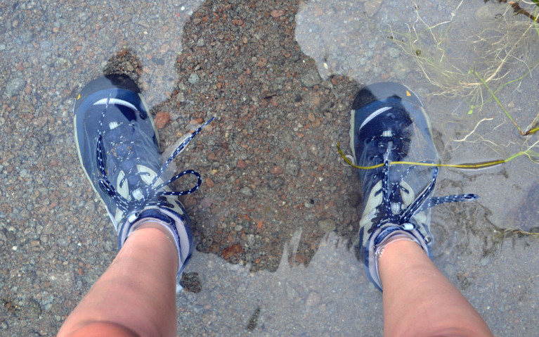 Feet Underwater - Mt Pinatubo Tour :: I've Been Bit! A Travel Blog