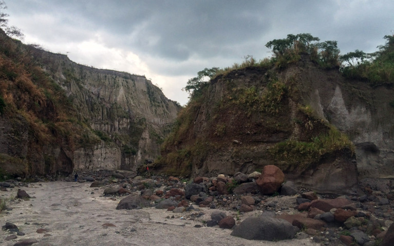 Rain Moving In - Mt Pinatubo Tour :: I've Been Bit! A Travel Blog