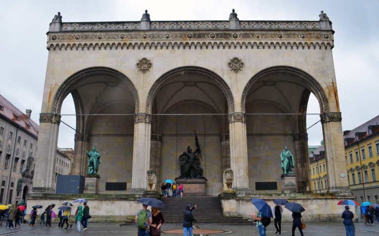 Feldherrnhalle in Odeonsplatz, Munich Germany :: I've Been Bit! A Travel Blog