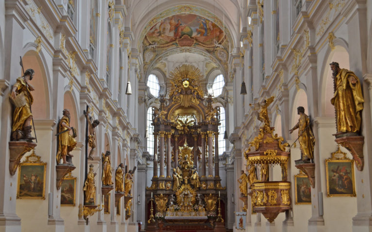 Inside the Peterskirche :: I've Been Bit! A Travel Blog