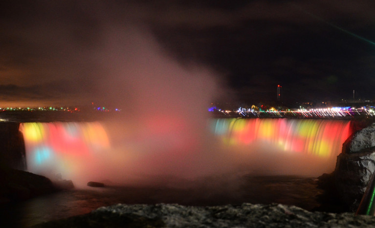 The Aura of Niagara's Winter Festival of Lights :: I've Been Bit! A Travel Blog 