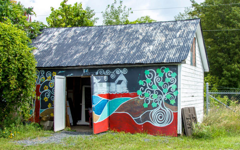 Shed with Tree Mural at McDonalds Corners Farmers Market in Lanark County :: I've Been Bit! Travel Blog