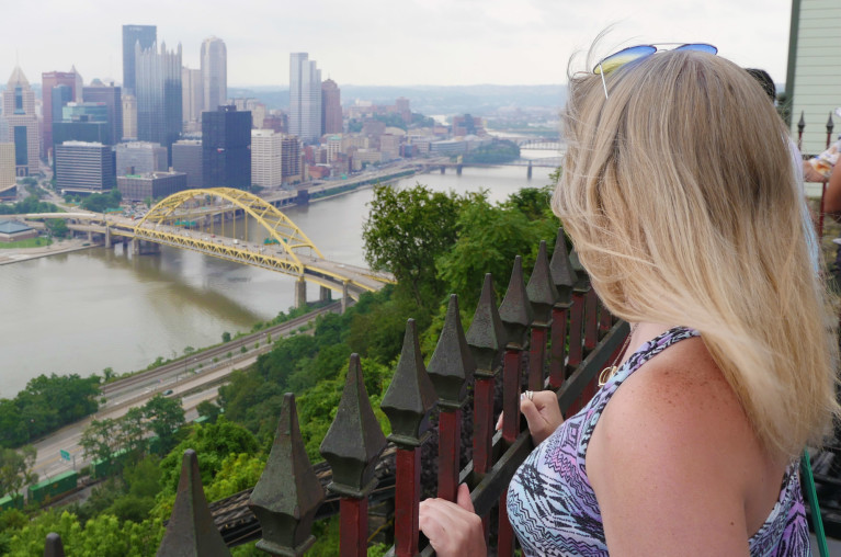 Lindsay Overlooking Pittsburgh from the Duquesne Incline :: I've Been Bit! Travel Blog