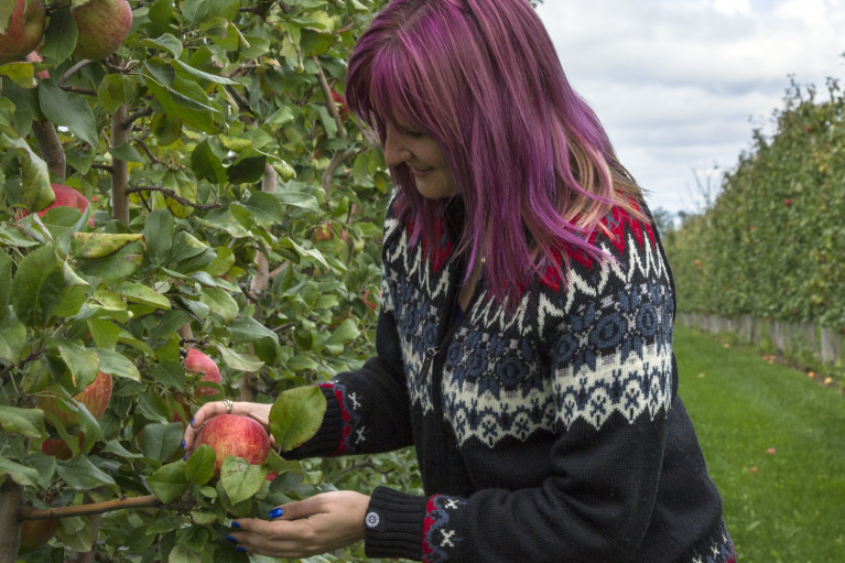 Lindsay Apple Picking at T&K Ferri Orchards, the Perfect Fall Activity in Grey County :: I've Been Bit! A Travel Blog