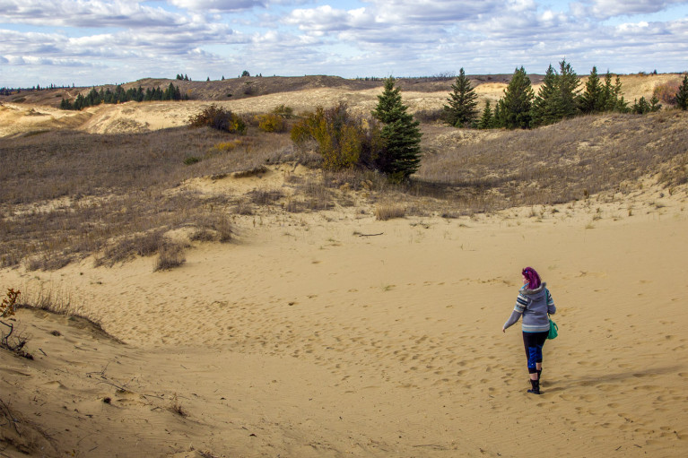 Lindsay walking in the Manitoba 'dessert' :: I've Been Bit! Travel Blog