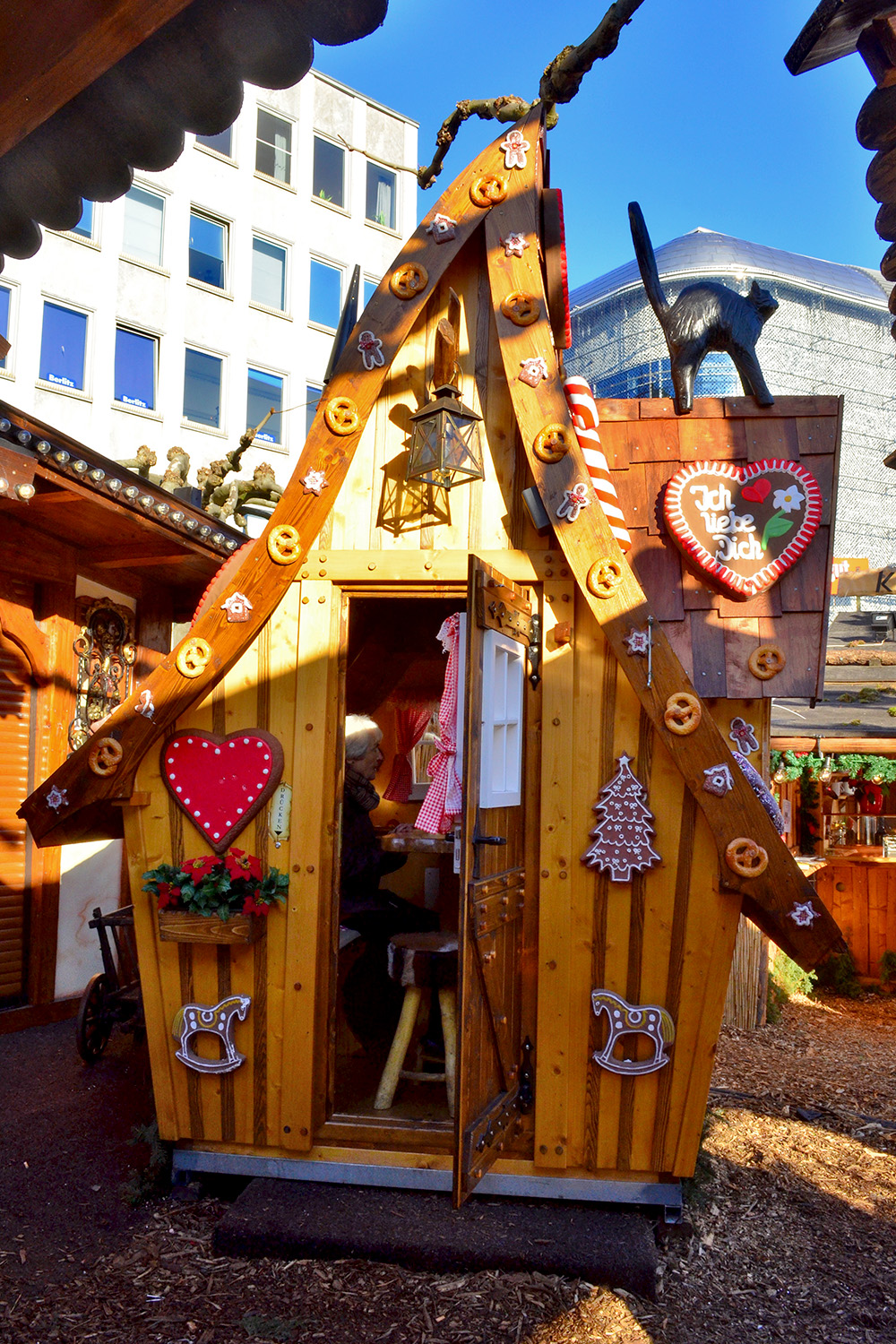 Adorable Hut at Kassel Weihnachtsmarkt - A Fairy Tale German Christmas Market :: I've Been Bit! A Travel Blog