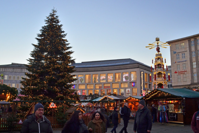 Sunset at Kassel Weihnachtsmarkt - A Fairy Tale German Christmas Market :: I've Been Bit! A Travel Blog
