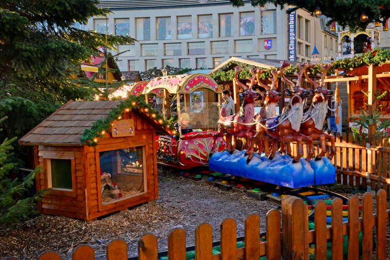 Reindeer Train at Kassel Weihnachtsmarkt - A Fairy Tale German Christmas Market :: I've Been Bit! A Travel Blog