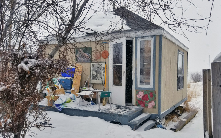 One of the "Shacks" of Yellowknife Canadá :: I've Been Bit! A Travel Blog