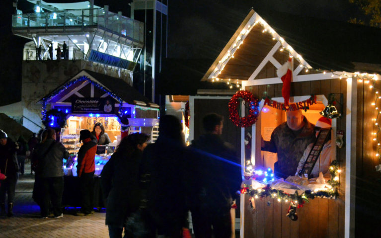 Huts at the Niagara Parks Winter Marketplace :: I've Been Bit! A Travel Blog