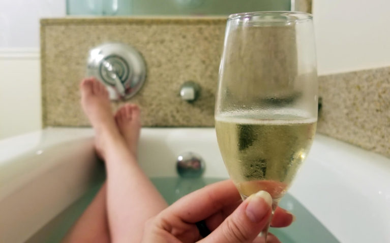 Bath Time with a Glass of Bubbly :: I've Been Bit! Travel Blog