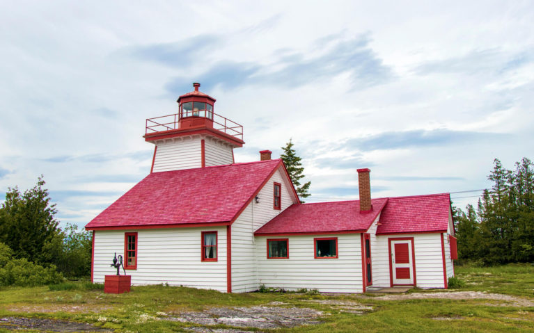 Mississagi Lighthouse in Meldrum Bay, Manitoulin Island :: I've Been Bit! Travel Blog