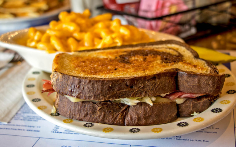 Rueben Sandwich with Mac and Cheese at Brown's Country Kitchen :: I've Been Bit! Travel Blog