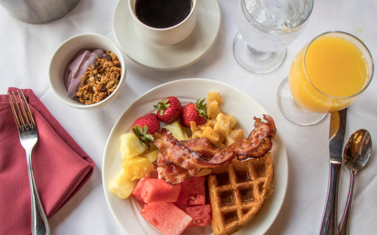 Breakfast Buffet at Slopeside Restaurant inside Seven Springs Mountain Resort :: I've Been Bit! Travel Blog