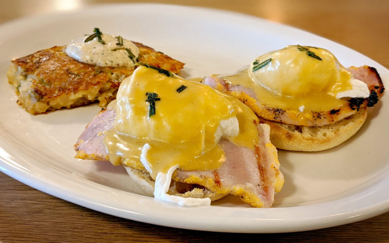 Eggs Benedict with Tater Smash at Park Bench Diner in Thornbury :: I've Been Bit! Travel Blog