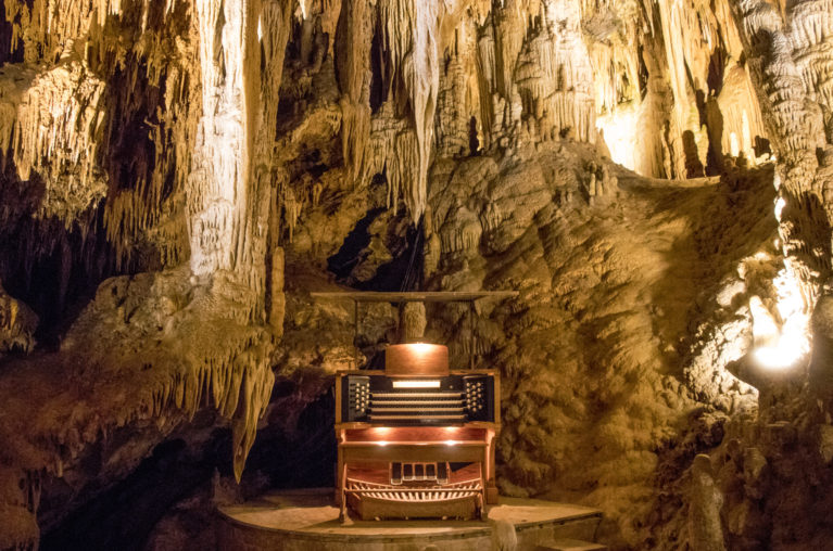 Great Stalacpipe Organ Inside the Luray Caverns :: I've Been Bit! Travel Blog