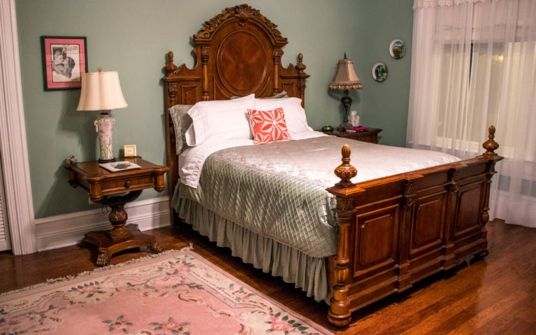 View of the Rosspoint Room in Trinkle Mansion Bed and Breakfast :: I've Been Bit! Travel Blog