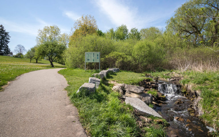 Miniature Waterfall Along the Devil's Creek Trail in Cambridge :: I've Been Bit! Travel Blog