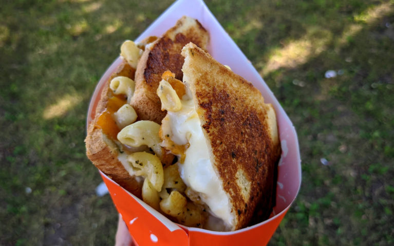 Fo Cheezy's Fo Mac Sandwich: Grilled Cheese Stuffed with Mac and Cheese :: I've Been Bit! Travel Blog