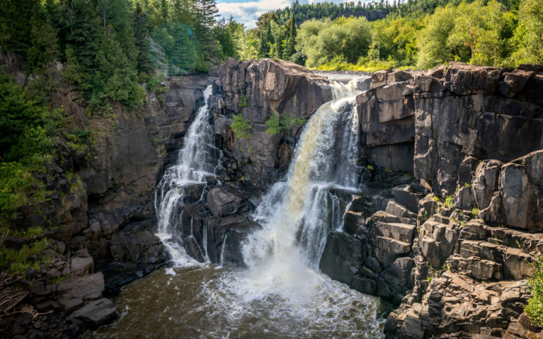The Majestic High Falls in Pigeon River Provincial Park :: I've Been Bit! Travel Blog
