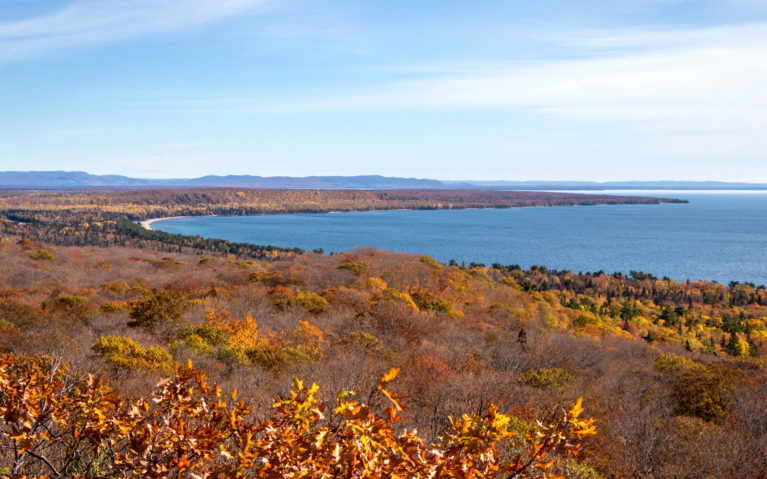 Views from the Lookout in Pancake Bay Provincial Park in the Fall :: I've Been Bit! Travel Blog