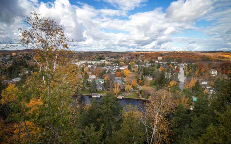 Muskoka's Huntsville in Autumn :: I've Been Bit! Travel Blog