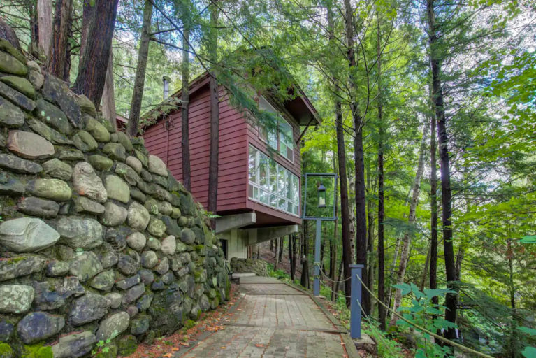 Treehouse in Acton From the Path Leading To It - Image From Airbnb :: I've Been Bit! Travel Blog
