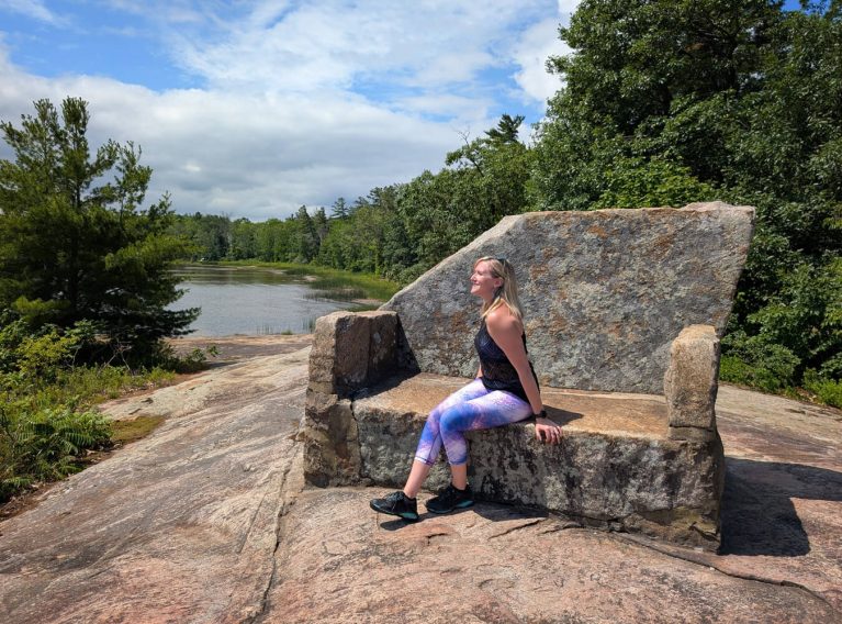 Lindz Sitting on the Giant's Chair :: I've Been Bit! Travel Blog