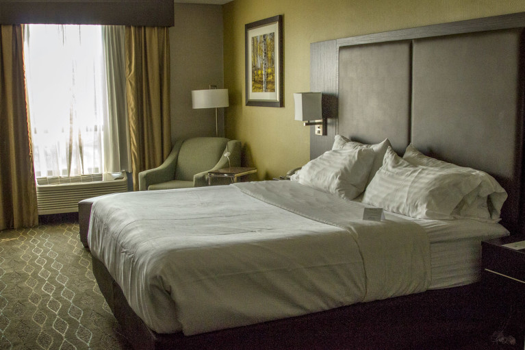 King Room at the Holiday Inn Sudbury :: I've Been Bit! Travel Blog