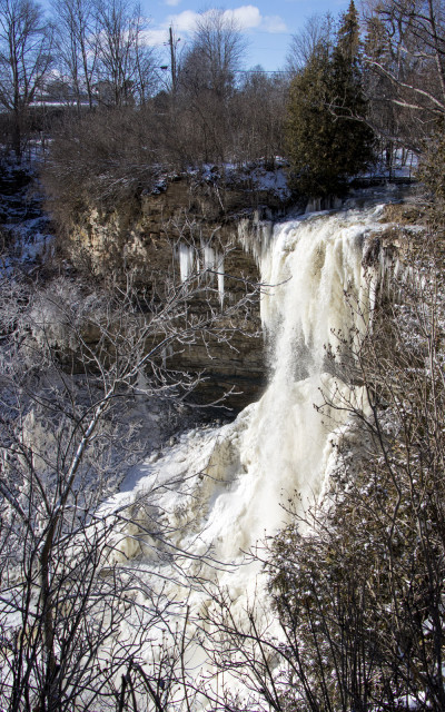 Hiking Hamilton's Borer's Falls :: I've Been Bit! A Travel Blog