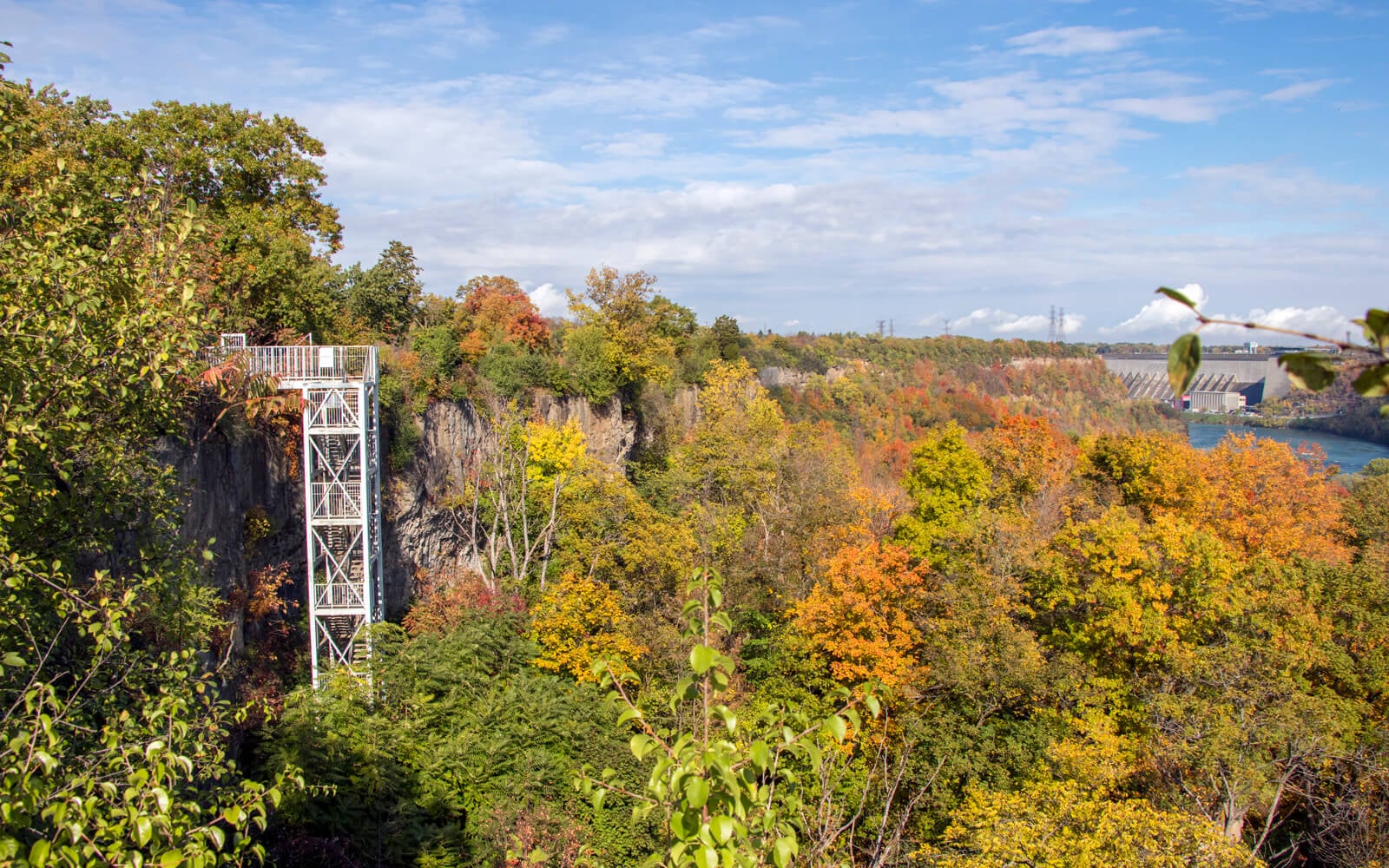 The Epic Niagara Glen Hike: Your Guide to this Top Niagara Falls Trail