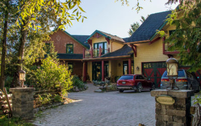 View of the Pretty River Valley Inn Crofts from the Driveway :: I've Been Bit! Travel Blog