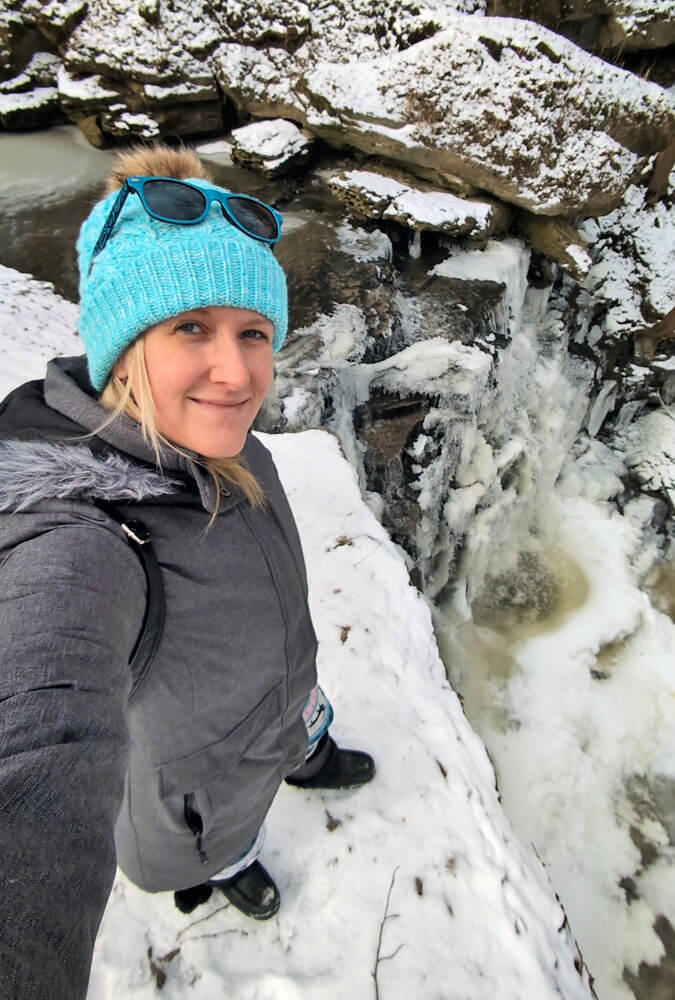 Selfie of Lindsay at the Crest of Louth Falls in the Winter with Snow on the Ground :: I've Been Bit! Travel Blog