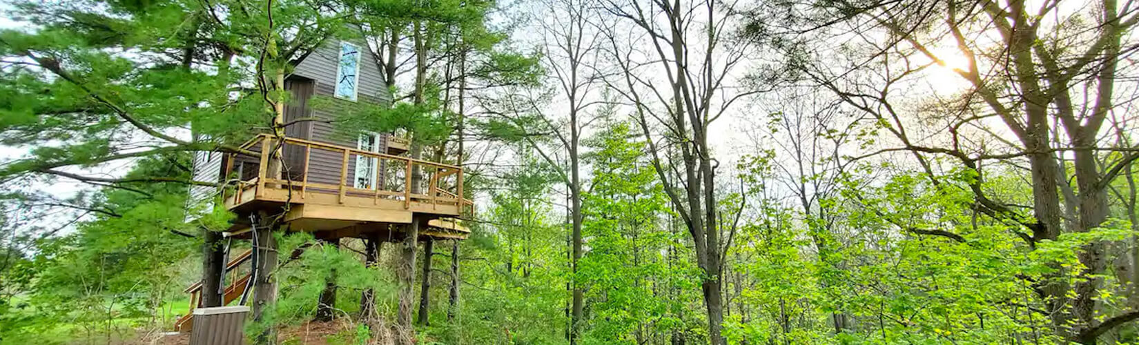 8 Treehouse Airbnbs in Ontario For an Unbe-leaf-able Getaway :: I've Been Bit! Travel Blog