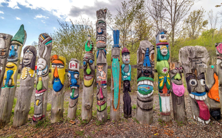 Painted Wood Carvings in the Heartland Forest :: I've Been Bit! Travel Blog