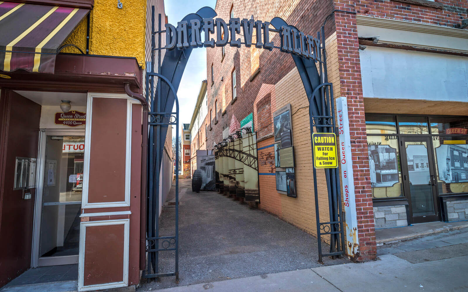 Daredevil Alley in Downtown Niagara Falls :: I've Been Bit! Travel Blog