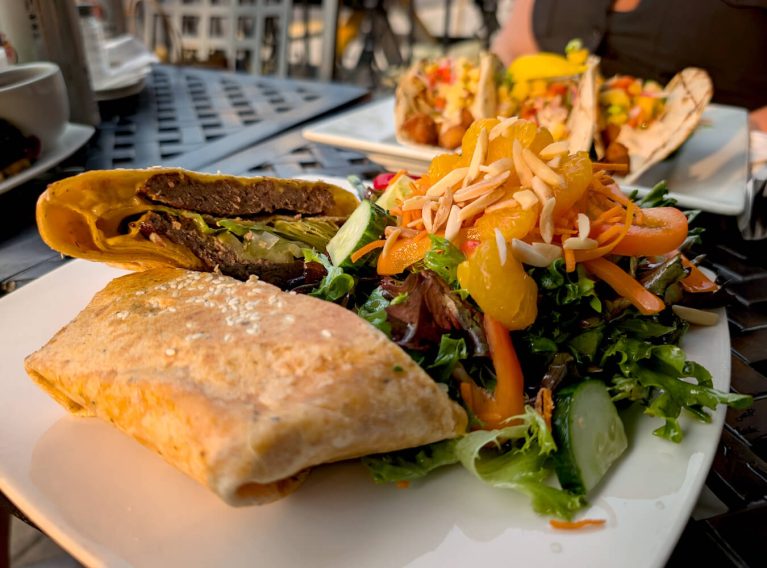 Crunch Mac with Gerti's House Salad on their Outdoor Summer Patio :: I've Been Bit! Travel Blog