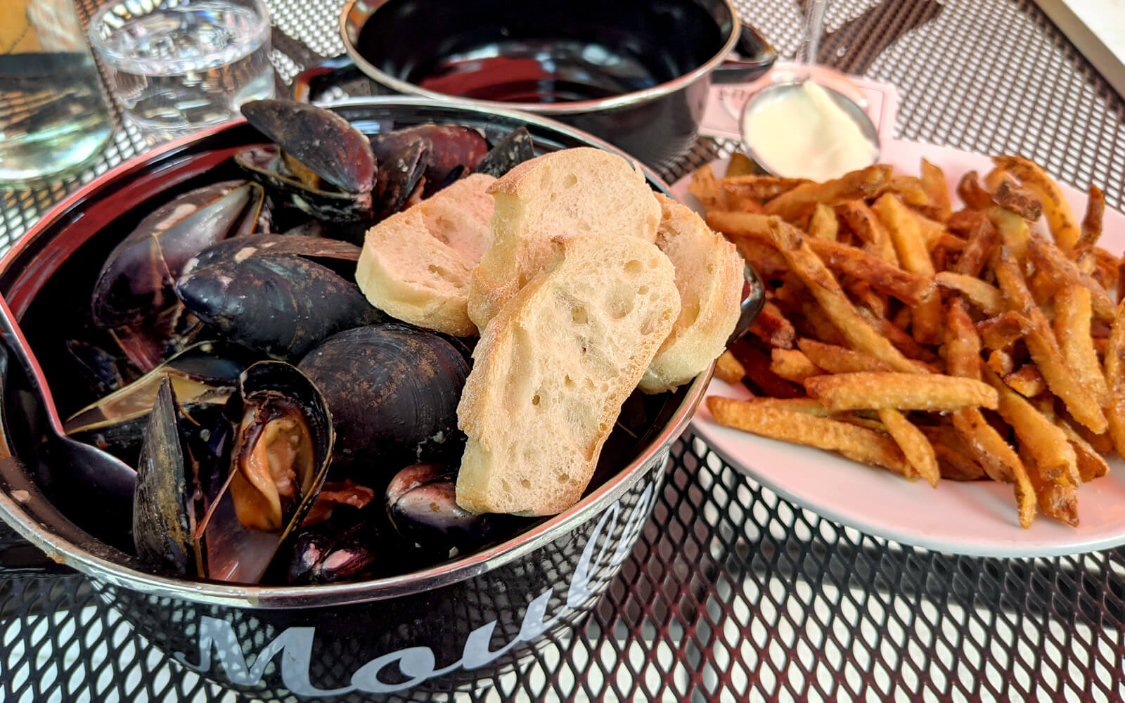 Wellington Blue Moules Frites :: I've Been Bit! Travel Blog