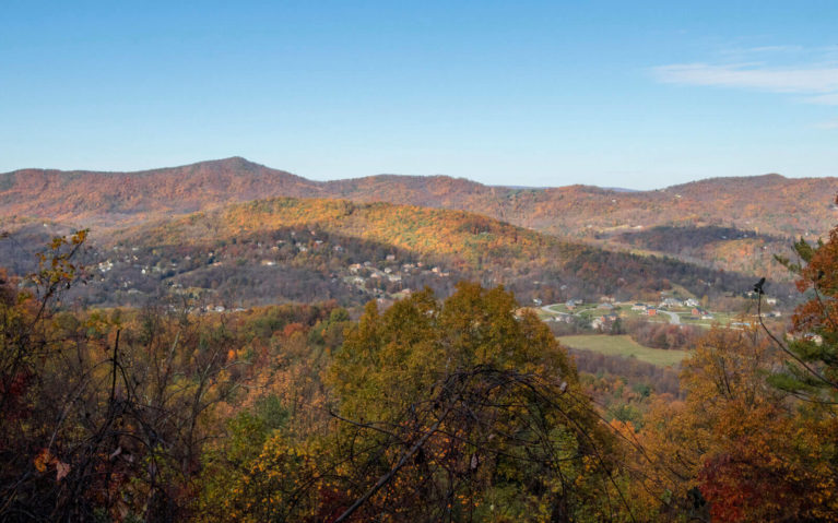 The Roanoke Valley Overlook Along the Blue Ridge Parkway :: I've Been Bit! Travel Blog