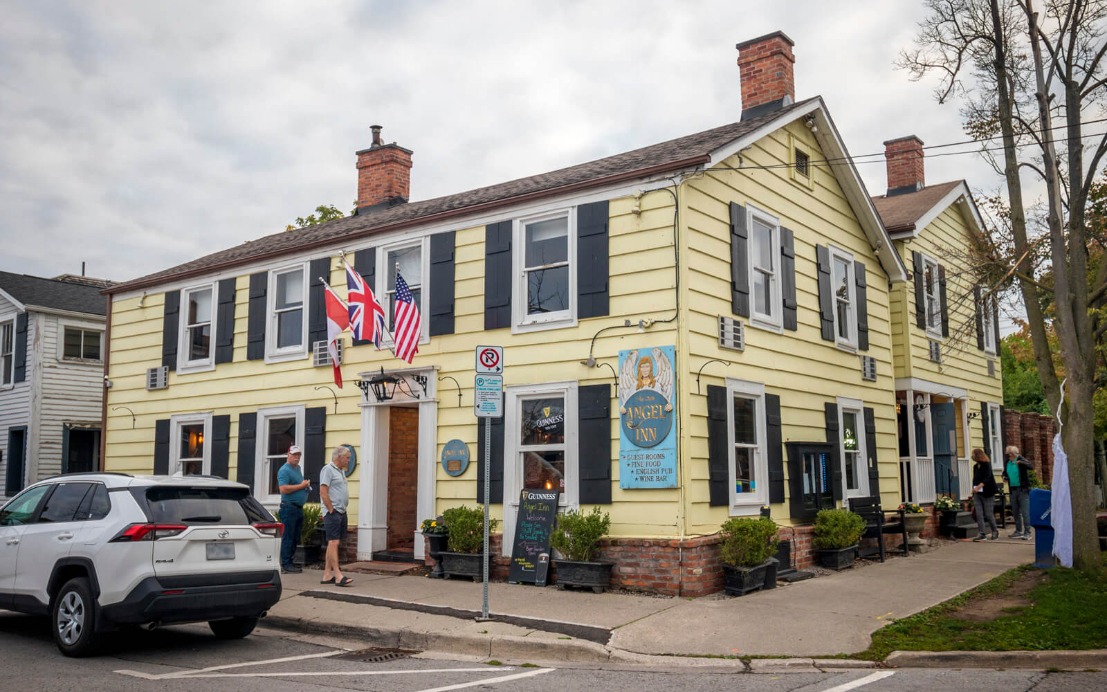 Niagara-on-the-Lake's Olde Angel Inn :: I've Been Bit! Travel Blog