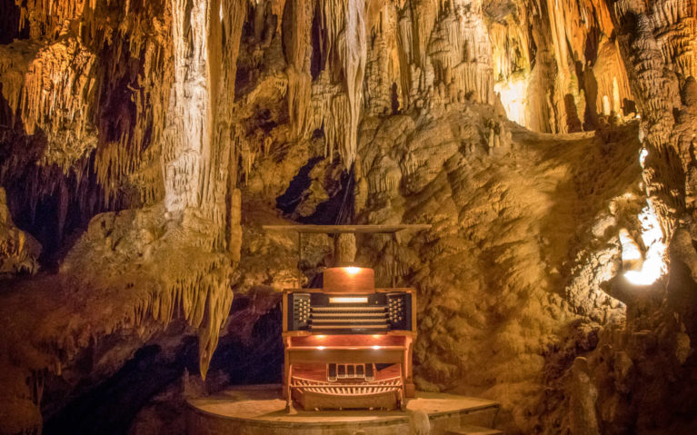 Stalacpipe Organ Inside the Luray Caverns :: I've Been Bit! Travel Blog