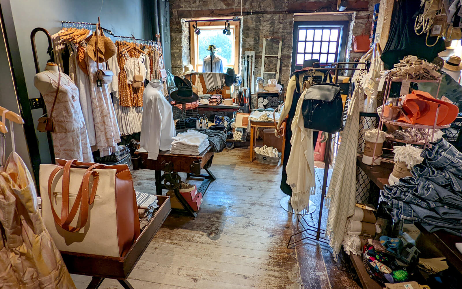 One of the Boutique Shops in Gananoque :: I've Been Bit! Travel Blog