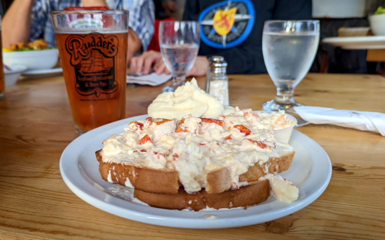 Hot Lobster Sandwich & a Pint from Rudders :: I've Been Bit! Travel Blog